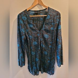 X-Mail womans beautiful blouse. Size large.